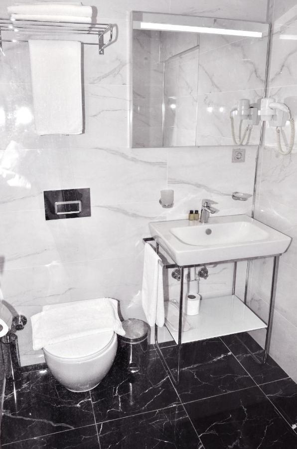 Hotel Davos Istanboel Buitenkant foto