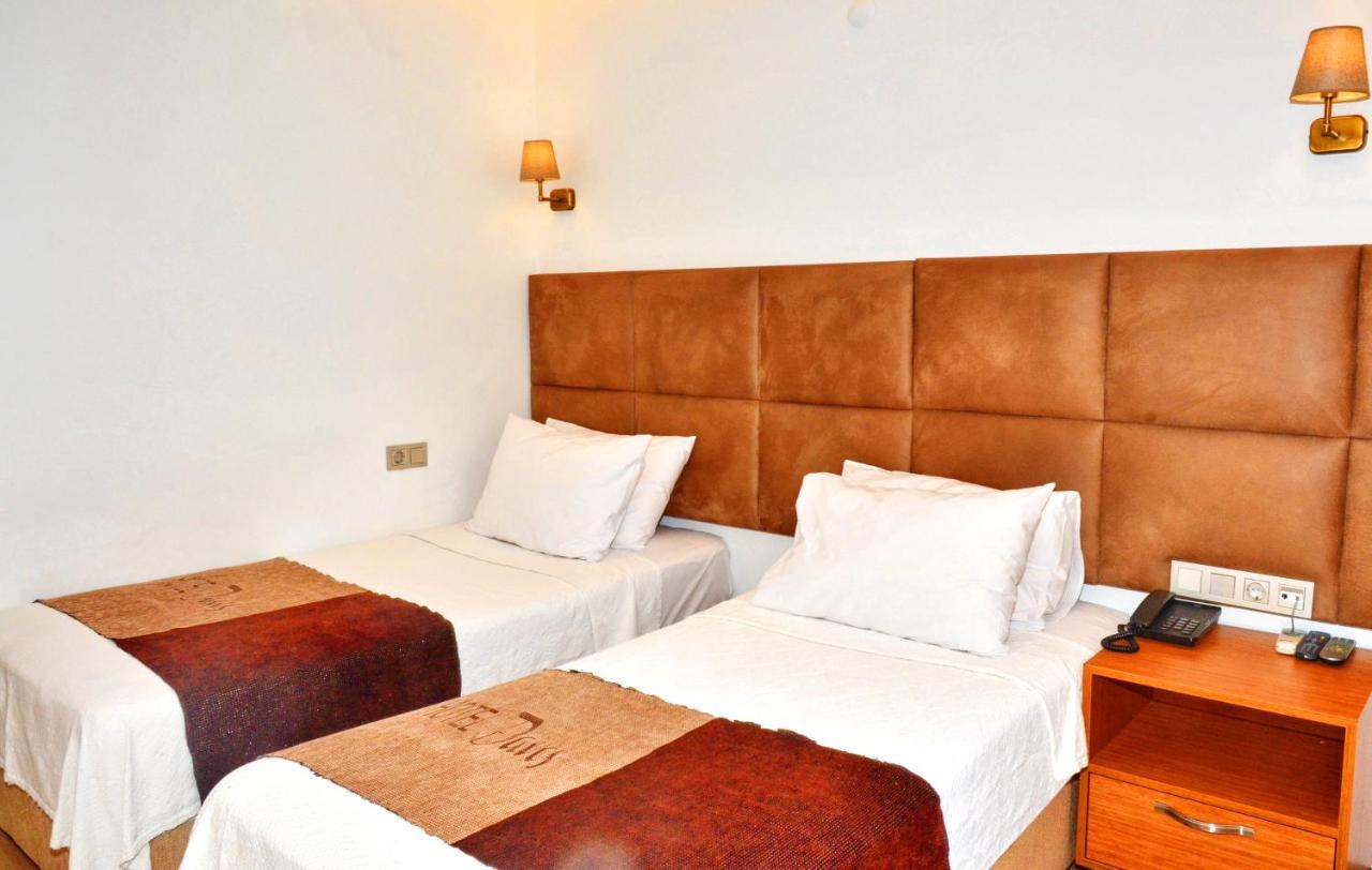Hotel Davos Istanboel Buitenkant foto