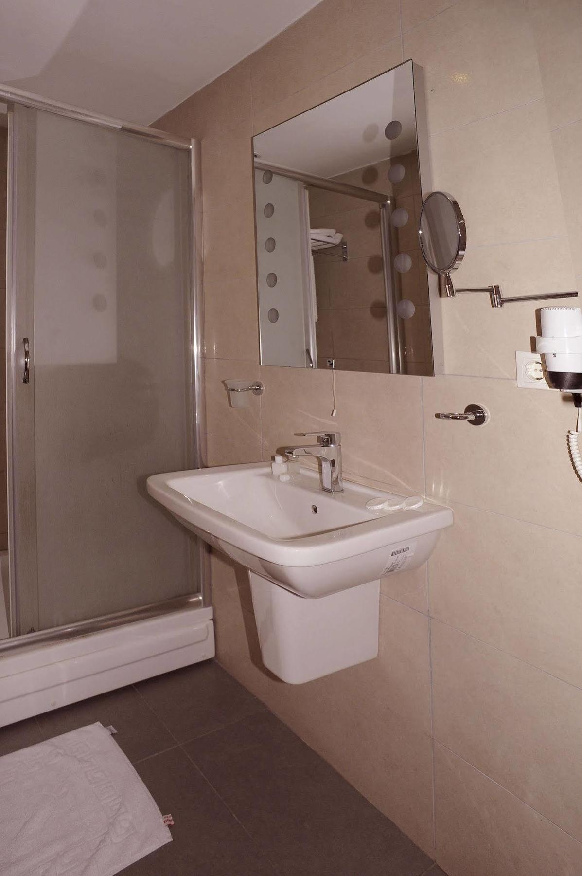 Hotel Davos Istanboel Buitenkant foto
