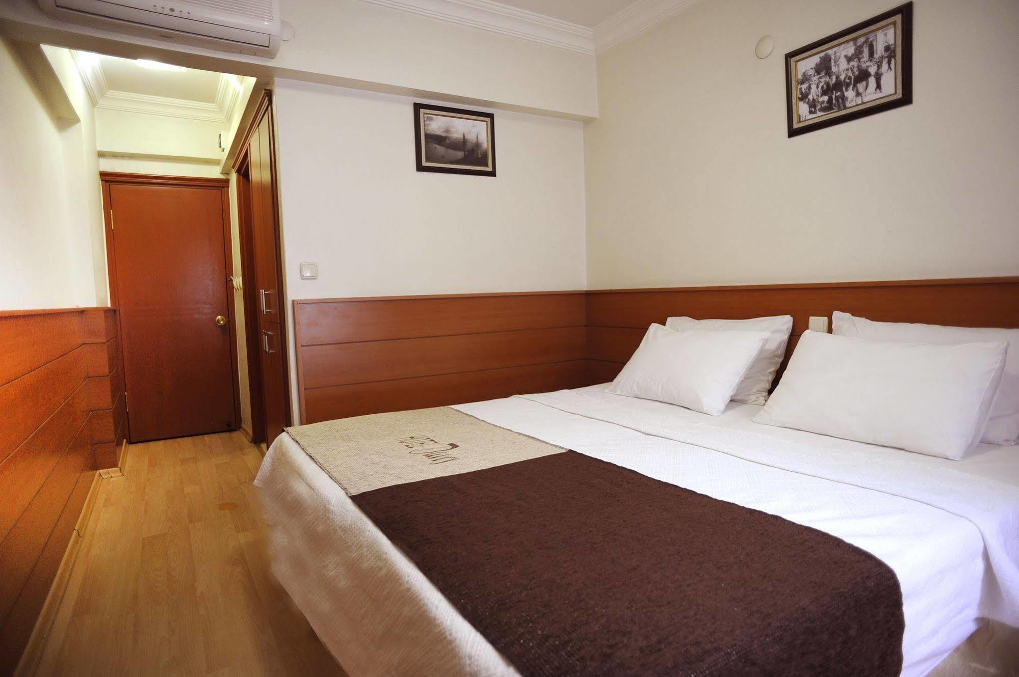Hotel Davos Istanboel Buitenkant foto