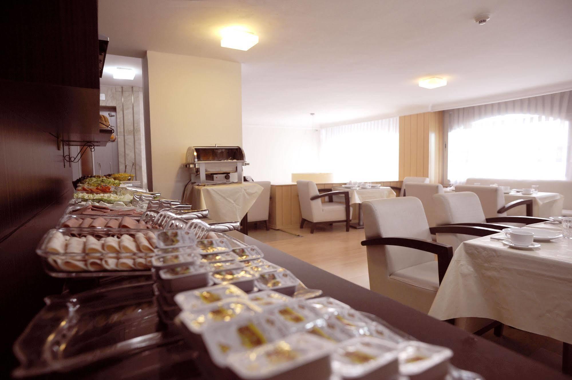 Hotel Davos Istanboel Buitenkant foto
