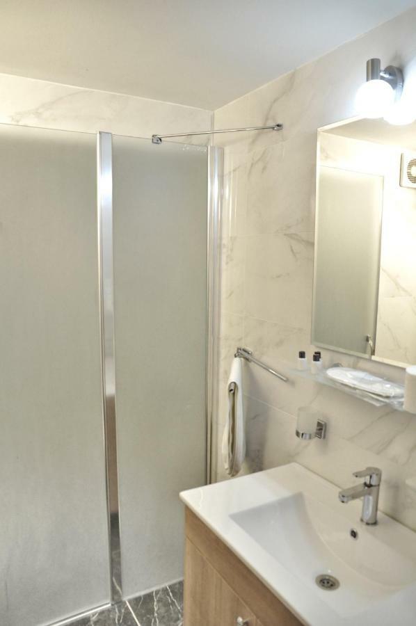 Hotel Davos Istanboel Buitenkant foto